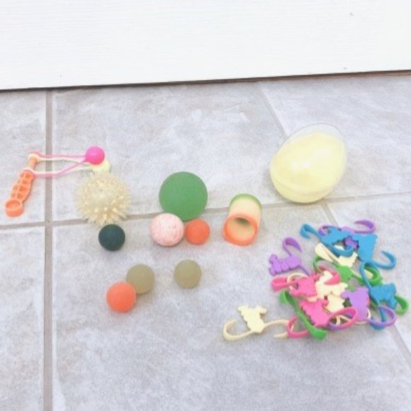 LIKE NEW Random Toys for Kids Bouncy Balls Play - Picture 2 of 4